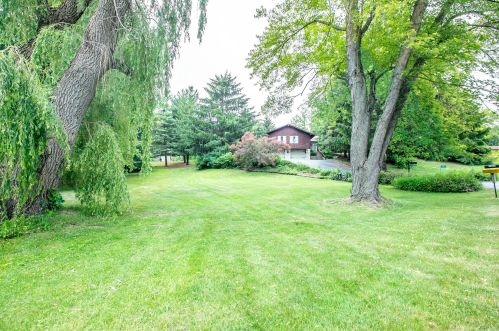 31807 117th St, Twin Lakes, WI 53181-9405