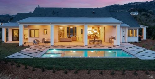 5466 Dana Dr, Santa Rosa, CA 95404-1067