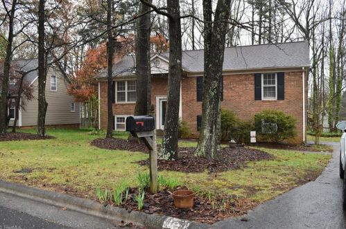 1123 Pepper Hill Rd, Greensboro, NC 27407-2837