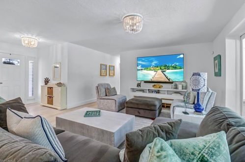 625 Orchid Dr, Naples FL  34102-5012 exterior