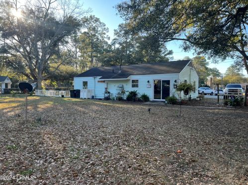 2703 Jones Ave, Beaufort SC  29902-5325 exterior