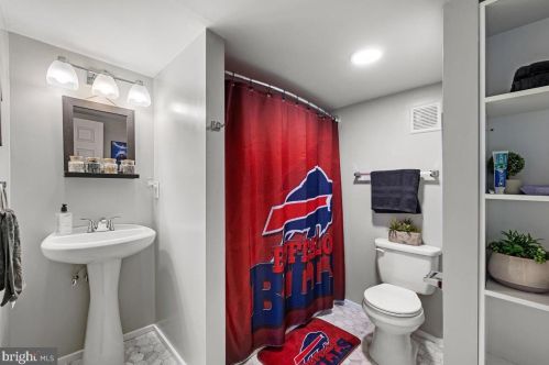 3098 Hamburg Rd, Edinburg VA  22824-3093 exterior