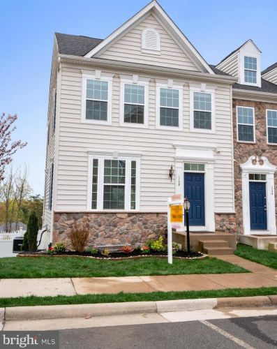 1708 Rockledge Ter, Woodbridge VA  22192-2508 exterior