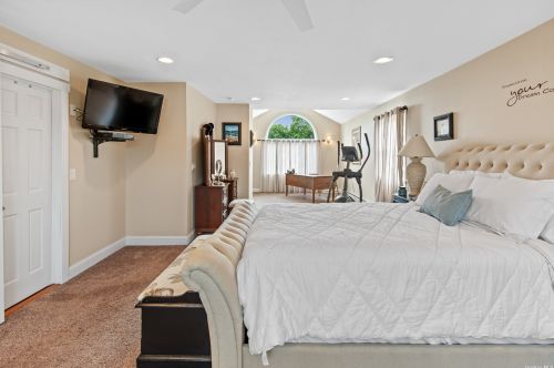 49 Roderick Rd, West Islip NY  11795-2632 exterior