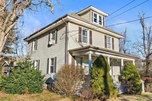 549 Boston Post Rd, Waterford CT  06385-1132 exterior