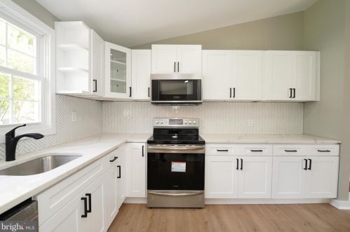 150 Independence Dr, Yardley PA 19067-4910 exterior