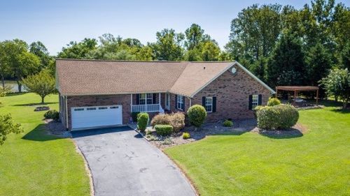 196 Matthews Cove Dr, Montross, VA 22520-3520
