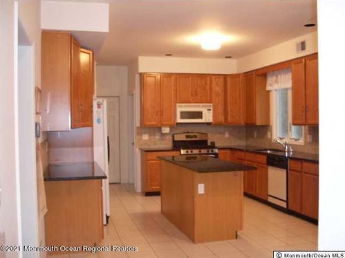 2038 Fox Field Cir, Belmar, NJ 07719-4600
