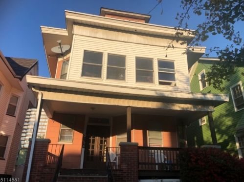 18 Wayne Ave, East Orange, NJ 07018-1908