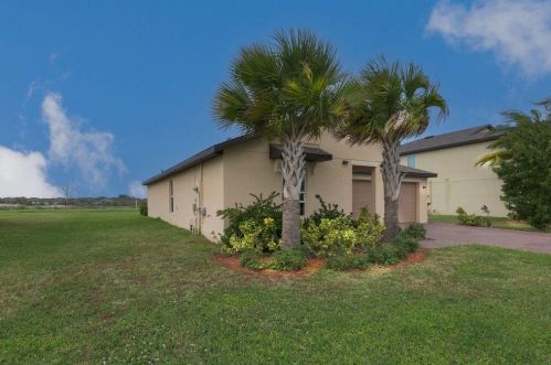 928 Bent Creek Dr, Fort Pierce, FL 34947-1330