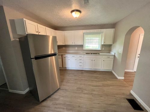 24 Beverly Pl, Florence KY  41042-1702 exterior