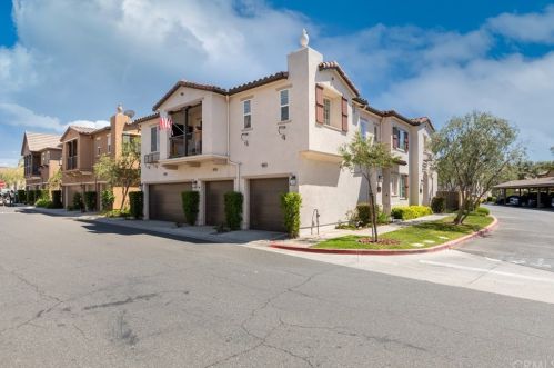 19420 Opal Ln, Santa Clarita, CA 91350-3243