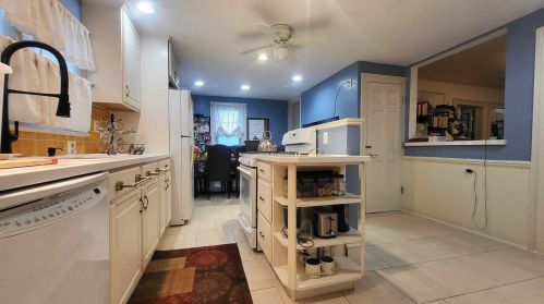 22 Ml Ave, Middletown NY  10940-5220 exterior