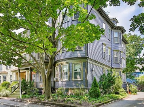 33 Stanton Rd, Brookline MA  02445-6806 exterior