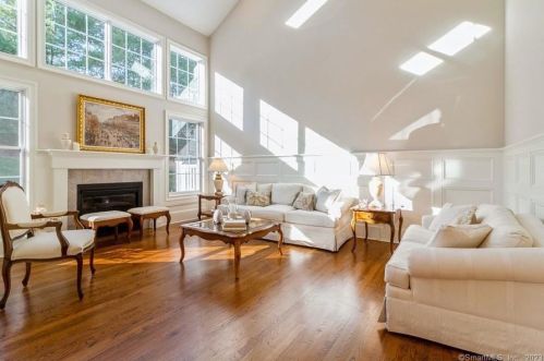 7 Stillwater Cir, Brookfield Center, CT 06804-1146