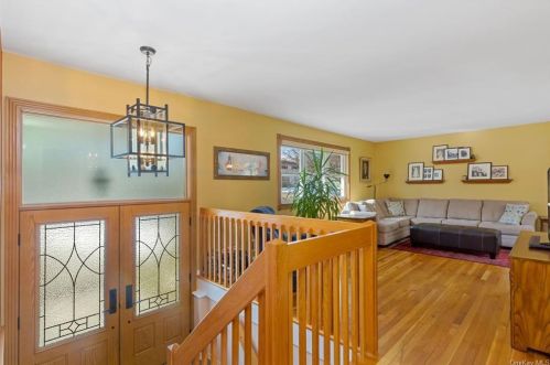 1 Downey Rd, Crotonville, NY 10562-2608