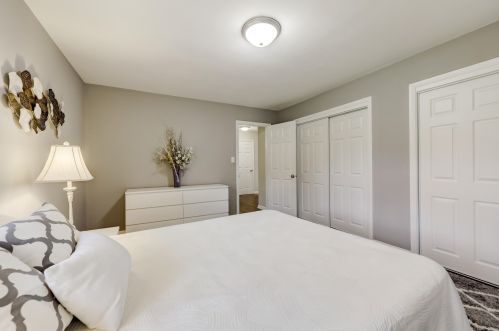 10043 Greenview Dr, Thiensville WI  53092-5749 exterior