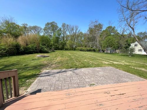 390 Boston Post Rd, Waterford CT  06385-1508 exterior