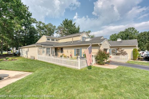 47 Cherrywood Cir, Bricktown NJ  08724-5202 exterior