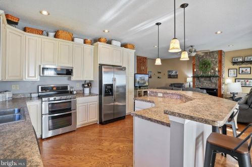 52 Oak Crest Dr, Richmond National Battlefiel VA  22835-1579 exterior