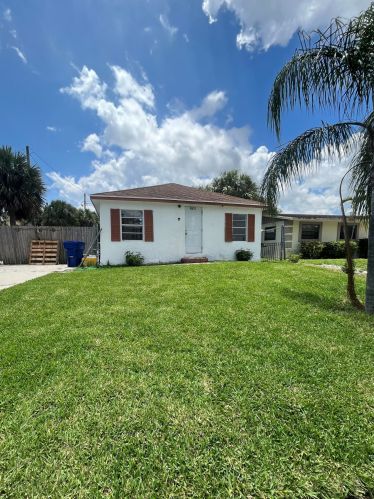 1617 34th St, West Palm Beach, FL 33404-2913