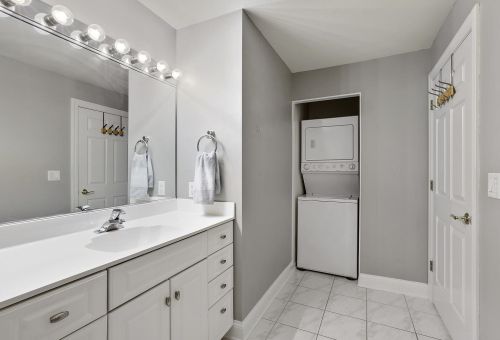 1920 Farwell Ave, Milwaukee WI 53202-1571 exterior