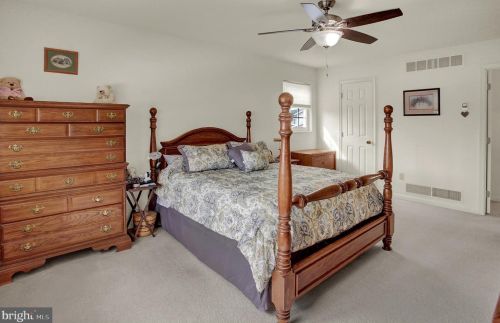 6550 Baywood Dr, Harrisburg PA 17111-6894 exterior