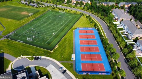 19058 Boyer Fields Pl, Leesburg VA 20176-1643 exterior