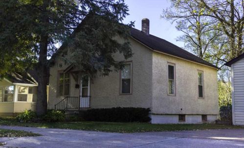 817 Beaumont Rd, Prairie Du Chien, WI 53821-1005