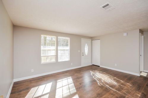 5176 Martins Crossing Rd, Stone Mountain GA  30088-2023 exterior