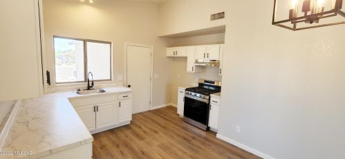 5014 Lavender Moon Way, Tucson, AZ 85746-3993