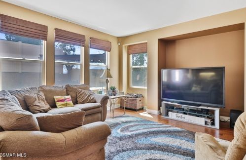 867 Coronado Cir, Santa Paula CA  93060-1666 exterior