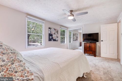 10902 Barton Hill Ct, Herndon VA  20191-5000 exterior