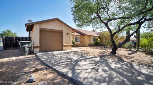 8764 Almond St, Tucson AZ  85730-4810 exterior