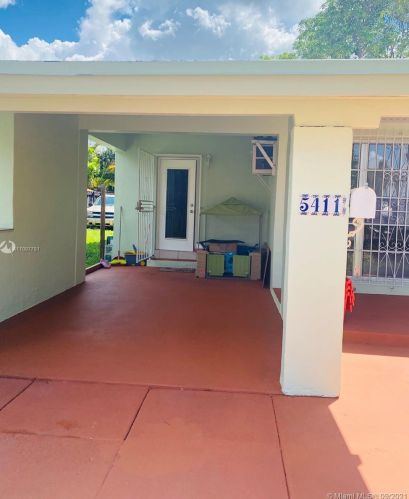 5411 6th Ave, Hialeah, FL 33012-2541