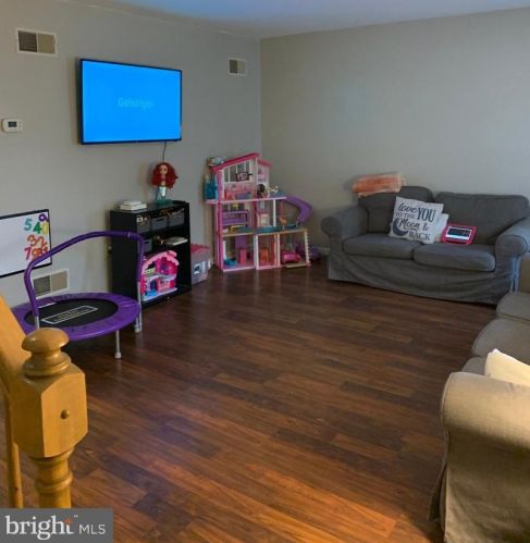 12 Lauren Ln, Ephrata, PA 17522-2575