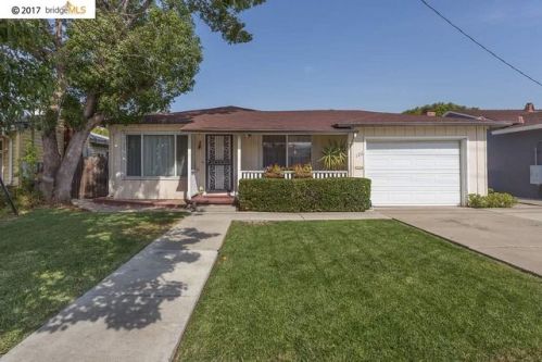 126 Leland Rd, West Pittsburg CA  94565-4744 exterior