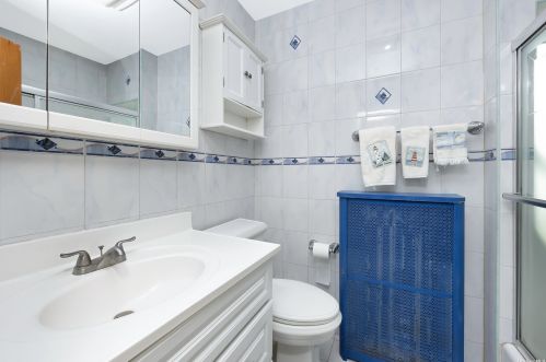 2893 Arnold Ave, Rockville Centre NY  11572-2032 exterior