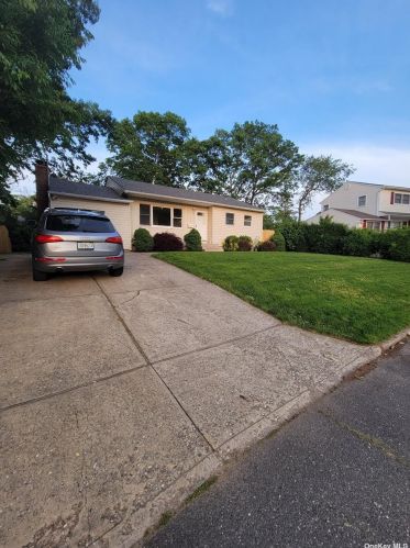7 Stan Haven Pl, Elwood, NY 11731-6527