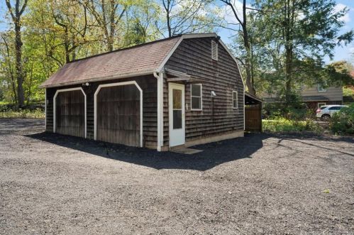 588 Webbs Hill Rd, Stamford CT  06903-3931 exterior