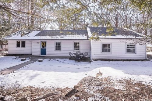4 Seminole Dr, Warwick, NY 10990-3831