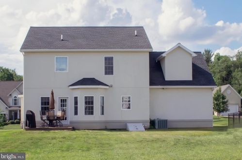 220 Westgate Dr, Mount Holly Springs, PA 17065-2006