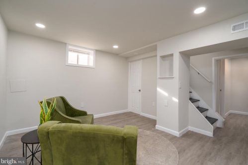 6916 Arlington Blvd, Falls Church VA  22042-1937 exterior