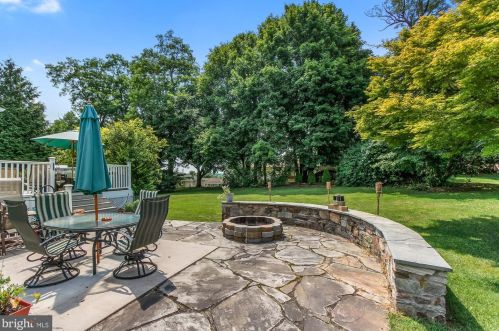 100 Brook Meadow Cir, Shrewsbury PA  17361-1236 exterior