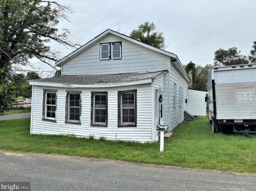 84 Riverview Ave, West Deptford NJ  08066-2248 exterior