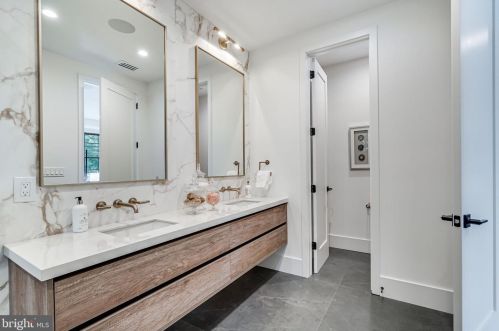 4915 Western Ave, Washington DC  20016-4319 exterior