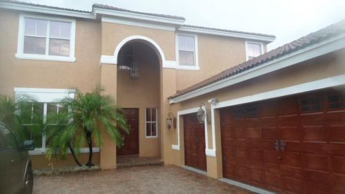 2601 195 Ter, Hollywood FL  33029-2471 exterior
