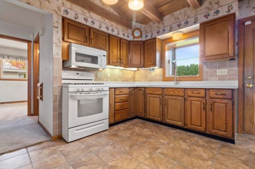 5318 103rd St, Milwaukee, WI 53225-3202