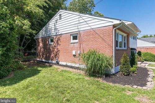 307 Goodley Rd, Wilmington, DE 19803-2321