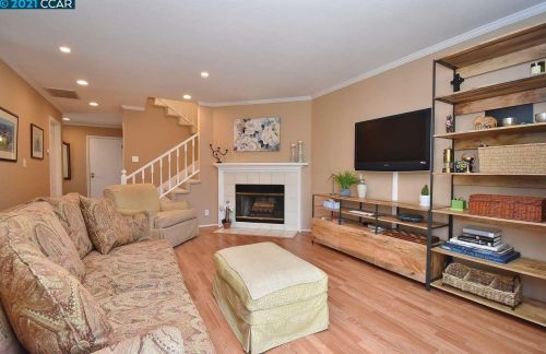 984 Springview Cir, San Ramon CA  94583-4721 exterior